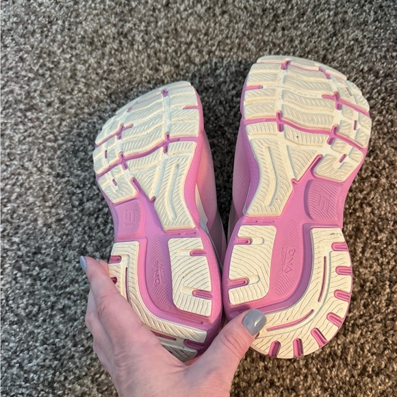 Women’s Brooks 15 - Picture 3 of 5